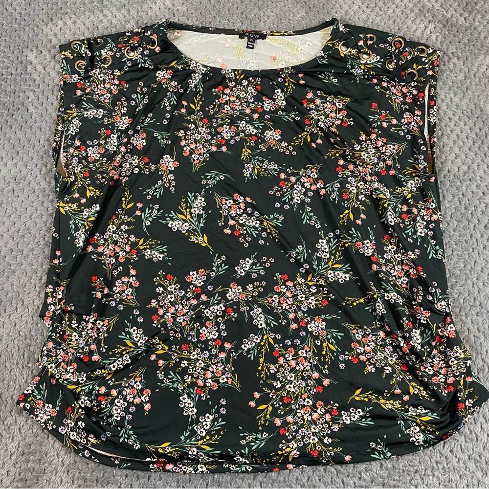 A.U.W Women Sleeveless Top Floral Size 2X Shoulder Lace Up Detail Ruched Stretch